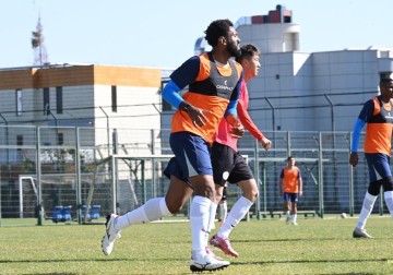 世界杯比赛在线观看-3-2 2-1！玉昆击败功夫，英博击败亚泰两连胜 刘逸进球为留队加分