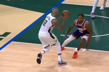 世界杯直播平台入口-得赢球啊！库兹马点飞防守突破欧洲步上篮 已砍赛季新高33分！